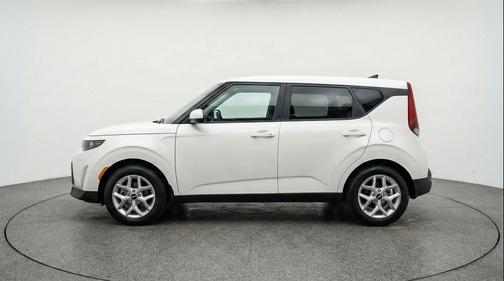 Snow White Pearl 2025 Kia Soul LX