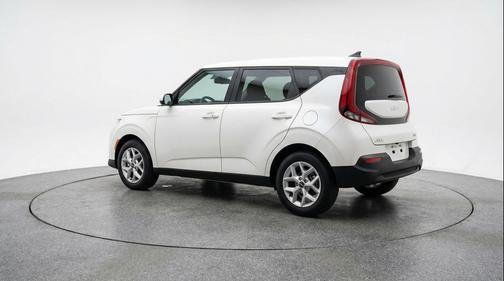 Snow White Pearl 2025 Kia Soul LX