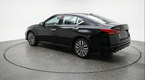 Super Black 2025 Nissan Altima SV FWD