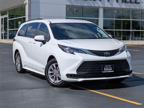 2021 Toyota Sienna LE