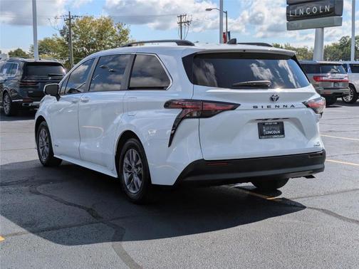 2021 Toyota Sienna LE