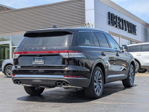 Infinite Black Metallic 2026 Lincoln Aviator Premiere