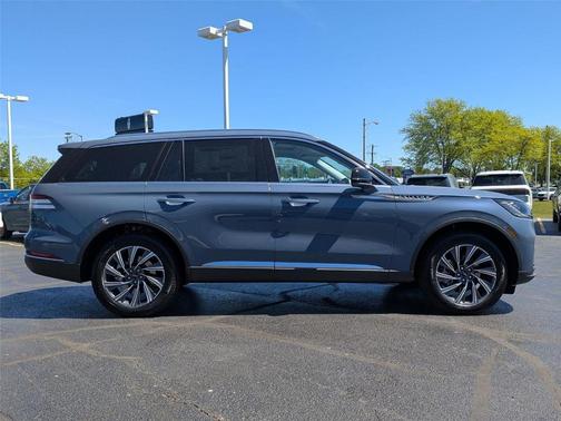 Whisper White 2026 Lincoln Aviator Premiere