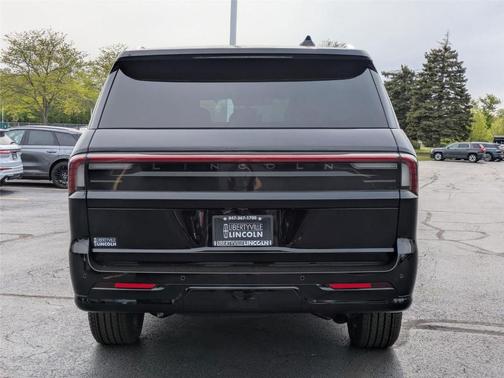 Infinite Black Metallic 2026 Lincoln Navigator L Reserve