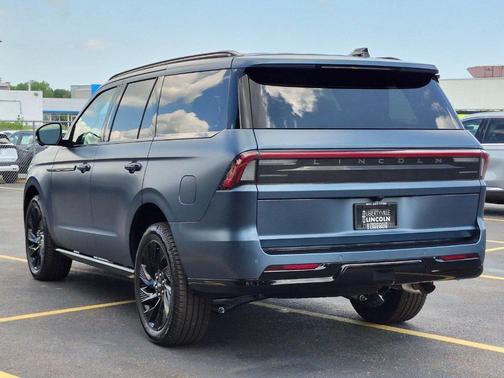 Nocturnal Blue Metallic 2027 Lincoln Navigator Reserve