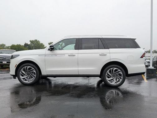 Pristine White 2027 Lincoln Navigator Reserve
