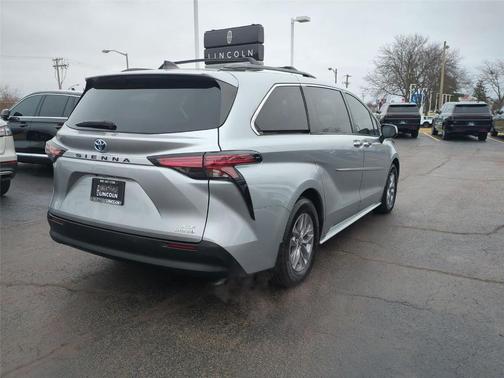 2022 Toyota Sienna XLE