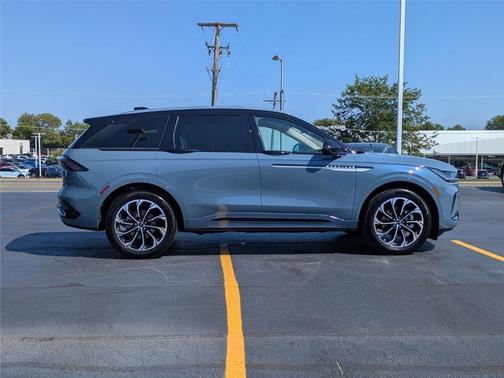 2025 Lincoln Nautilus Reserve