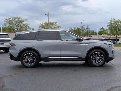 Metallic 2026 Lincoln Nautilus Premiere