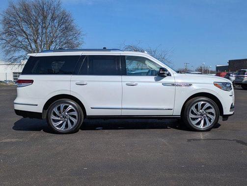 2022 Lincoln Navigator Reserve