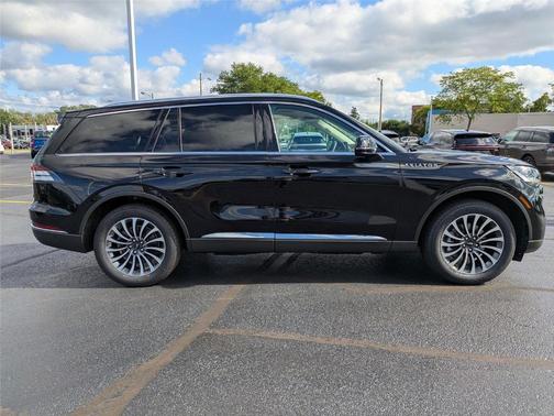 2022 Lincoln Aviator Standard AWD