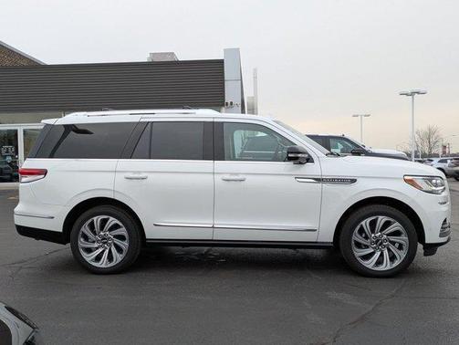 2024 Lincoln Navigator Reserve