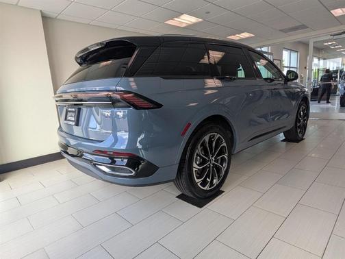 2025 Lincoln Nautilus Reserve