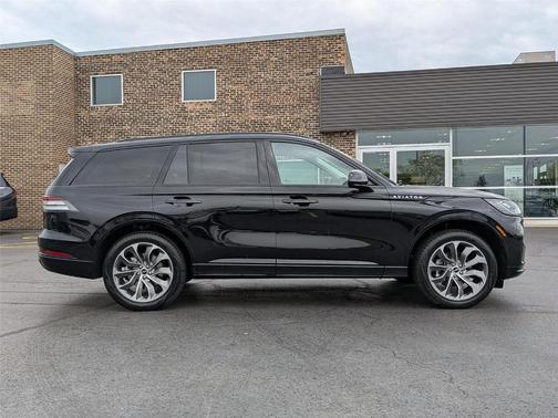 Infinite Black Metallic 2026 Lincoln Aviator Premiere