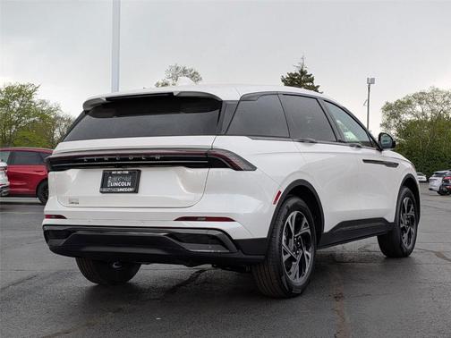White Platinum Tri-Coat Metallic 2026 Lincoln Nautilus Premiere