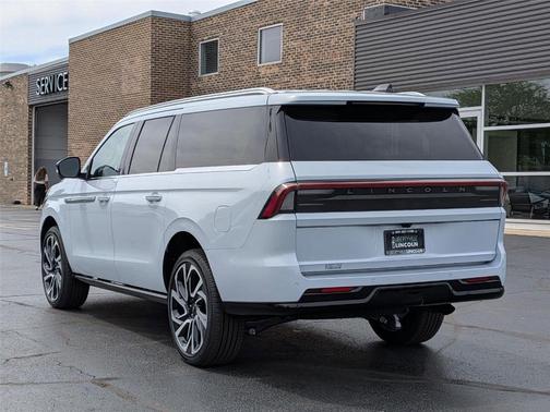 Crystal White Metallic 2026 Lincoln Navigator L Reserve