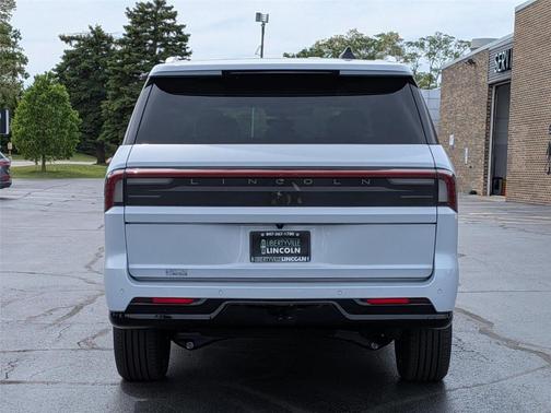 Crystal White Metallic 2026 Lincoln Navigator L Reserve