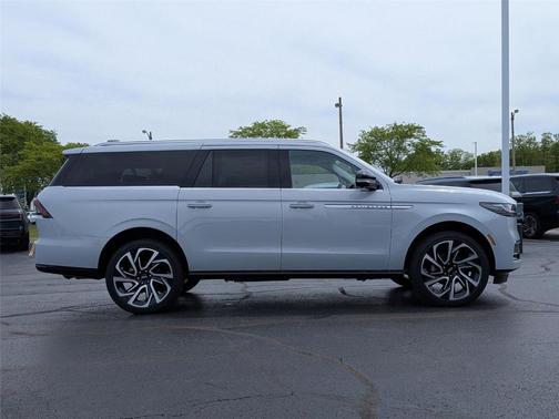 Crystal White Metallic 2026 Lincoln Navigator L Reserve