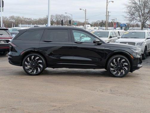 2025 Lincoln Nautilus Reserve