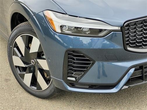 2025 Volvo XC60 Plug-In Hybrid Plus