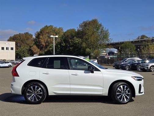 2025 Volvo XC60 Core