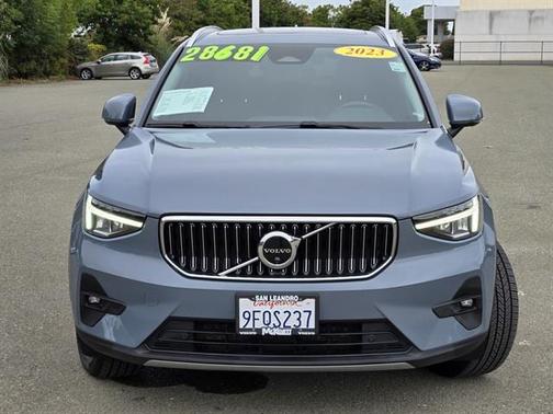 2023 Volvo XC40 Plus Bright Theme