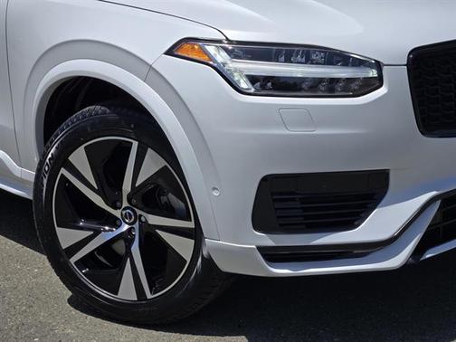 2022 Volvo XC90 Recharge Plug-In Hybrid R-Design