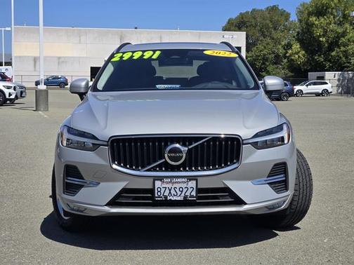 2022 Volvo XC60 Momentum