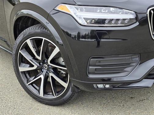 2022 Volvo XC90 Momentum