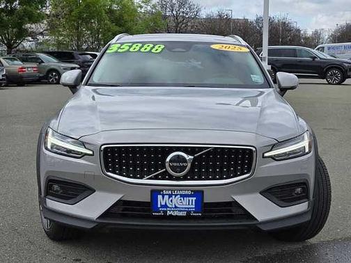 2025 Volvo V60 Cross Country Plus