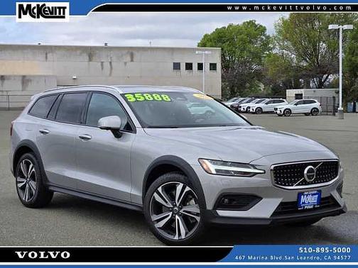 2025 Volvo V60 Cross Country Plus