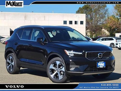 2025 Volvo XC40 Core