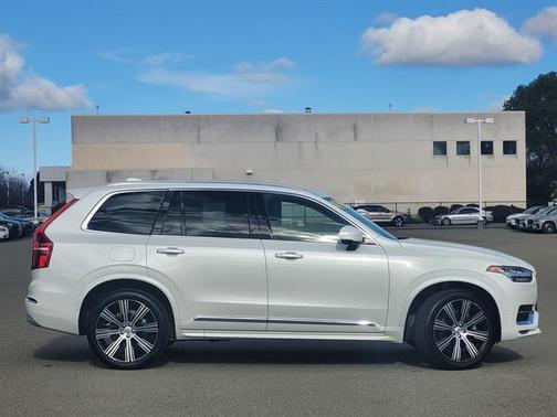 2022 Volvo XC90 T6 Inscription 6-Passenger