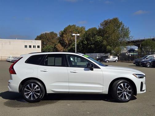 2025 Volvo XC60 Core