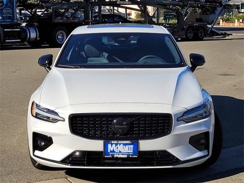 2024 Volvo S60 Plus Black Edition