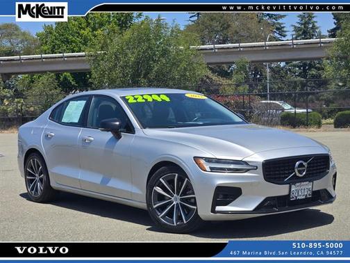 2022 Volvo S60 Momentum