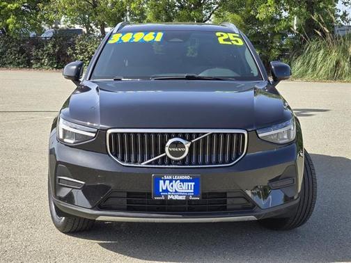 2025 Volvo XC40 Core Bright Theme