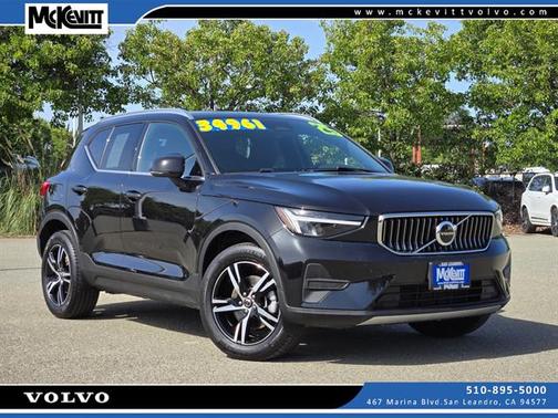 2025 Volvo XC40 Core Bright Theme