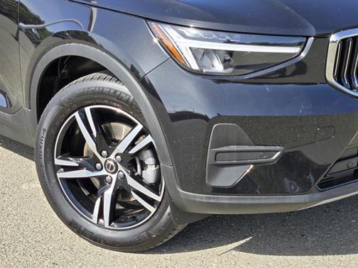 2025 Volvo XC40 Core Bright Theme