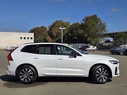 2025 Volvo XC60 Core