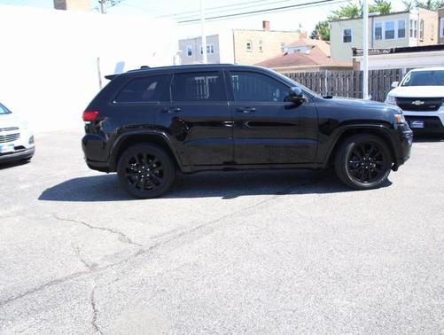 Photo 5 of 25 of 2018 Jeep Grand Cherokee Altitude
