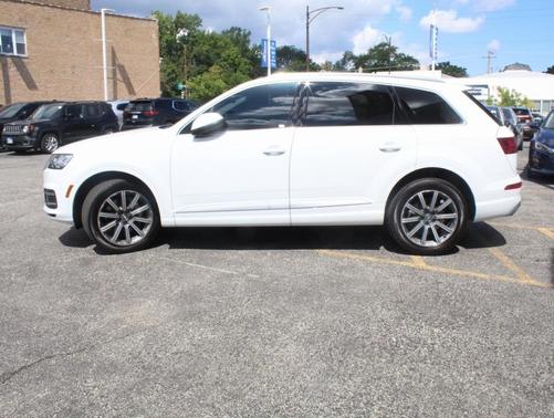 Photo 3 of 36 of 2019 Audi Q7 55 Premium Plus