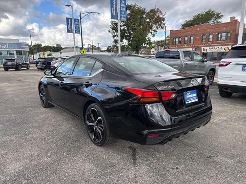 2023 Nissan Altima SR FWD