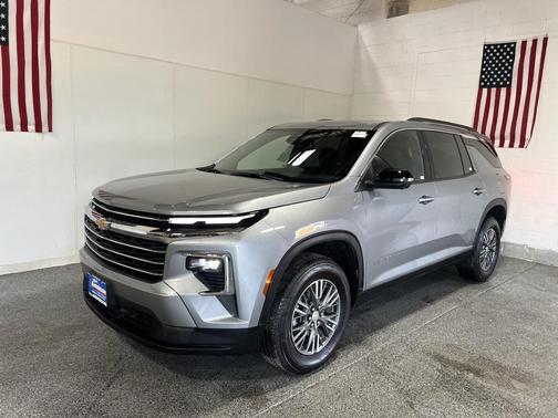 2024 Chevrolet Traverse LT