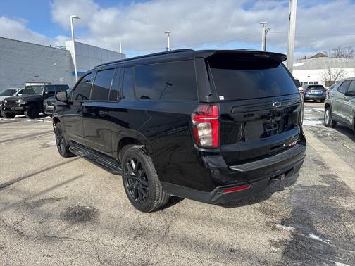 2023 Chevrolet Suburban RST