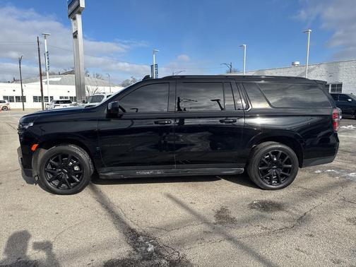 2023 Chevrolet Suburban RST