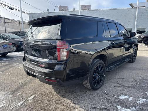 2023 Chevrolet Suburban RST