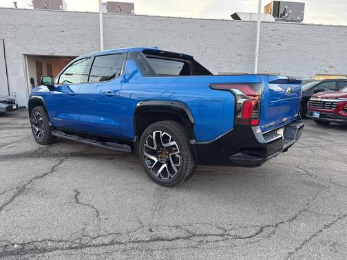 2025 Chevrolet Silverado EV RST