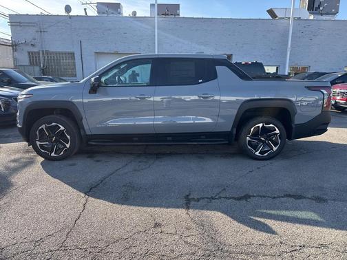2025 Chevrolet Silverado EV LT