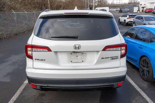 Platinum White Pearl 2022 Honda Pilot AWD Black Edition